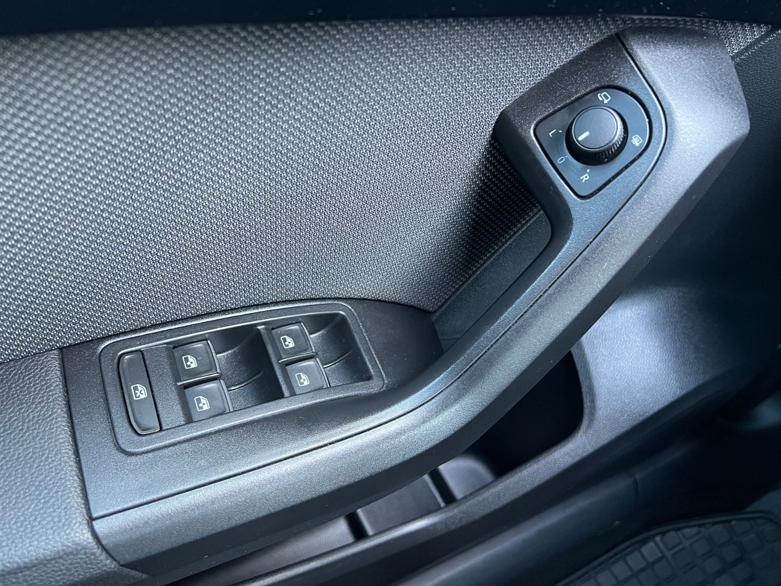 Fahrzeugabbildung SEAT Ateca 1.5 TSI DSG ACT Xcellence *AHK, Kamera, 18