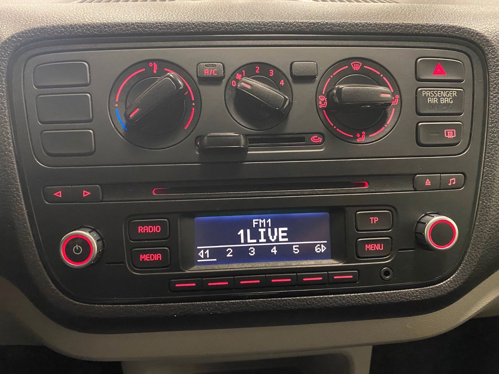Fahrzeugabbildung SEAT Mii 1.0 Style+KLIMA+ALLWETTER+RADIO CD+GARANTIE+