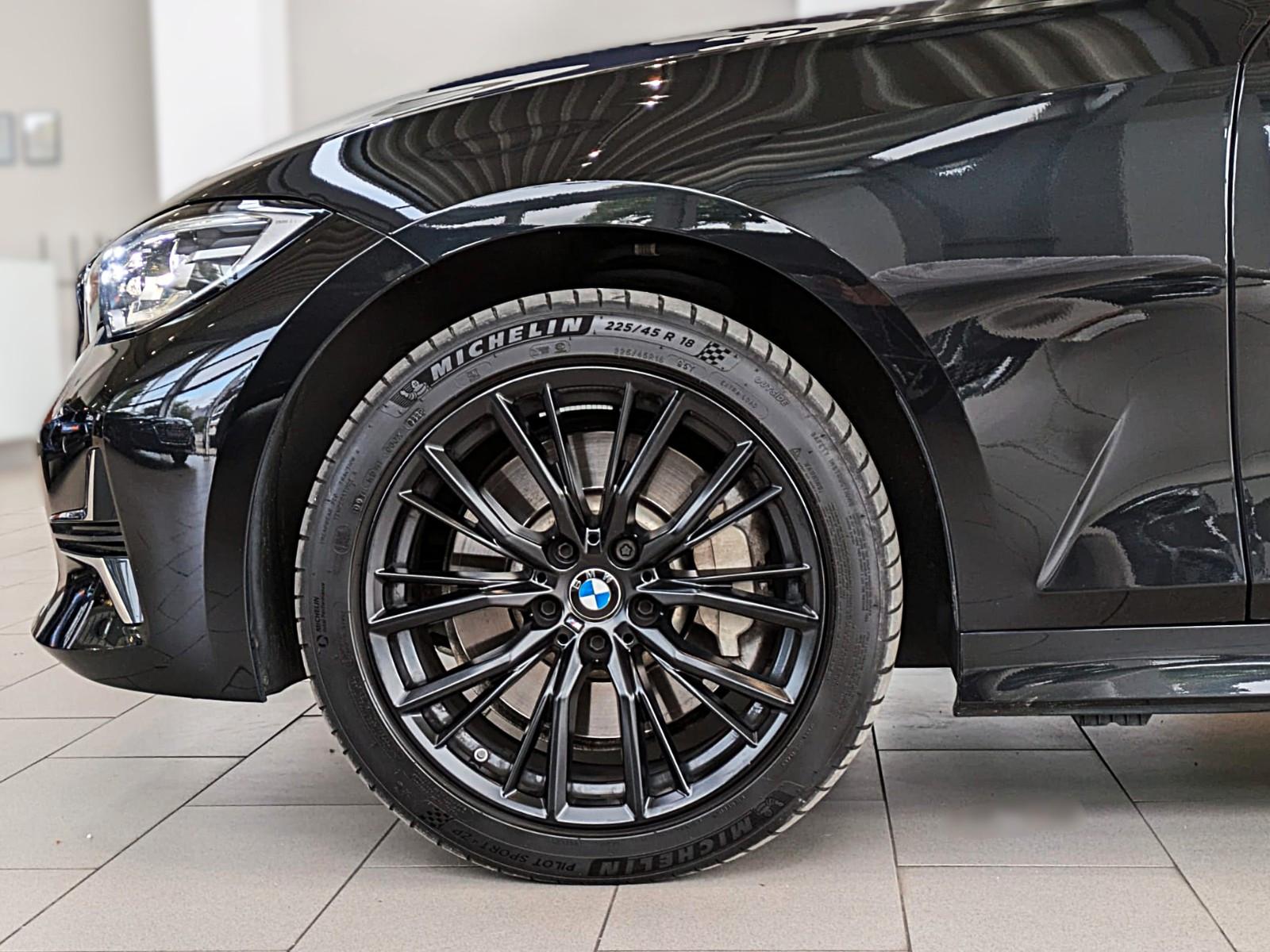BMW 330d xDrive SAG LUXURY LEDER VIRTUAL  PANO LED