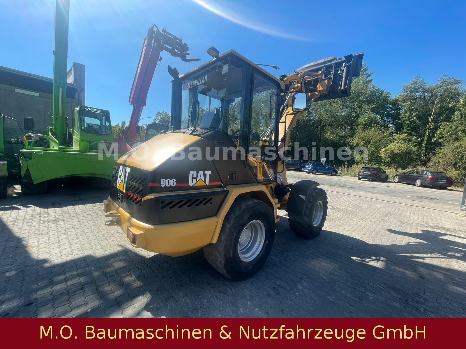 Fahrzeugabbildung CAT 906  / Klappschaufel /  SW /