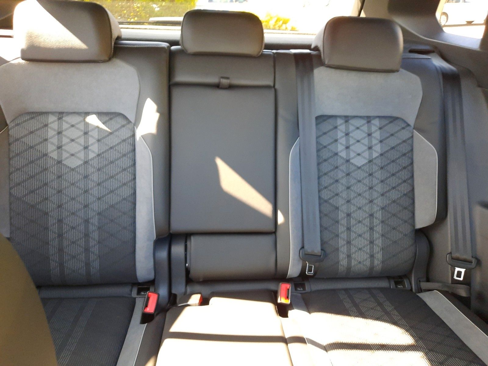 Tiguan R-Line 1,5 TSI DSG Matrix Navi AHK DCC