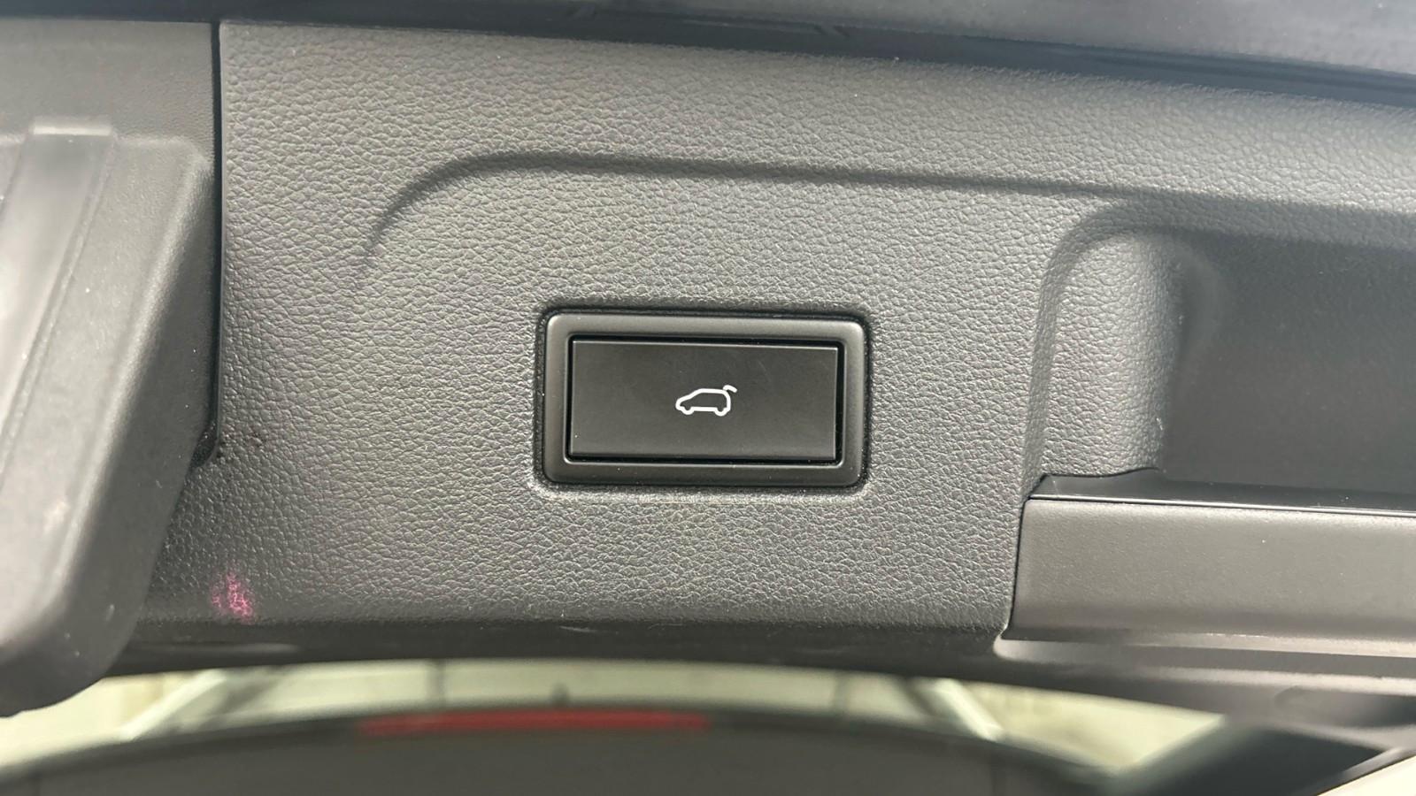 Volkswagen Touran R-Line High.7Sitze Navi Cockpit Pano.RFK AHK ACC, миниатюра 17