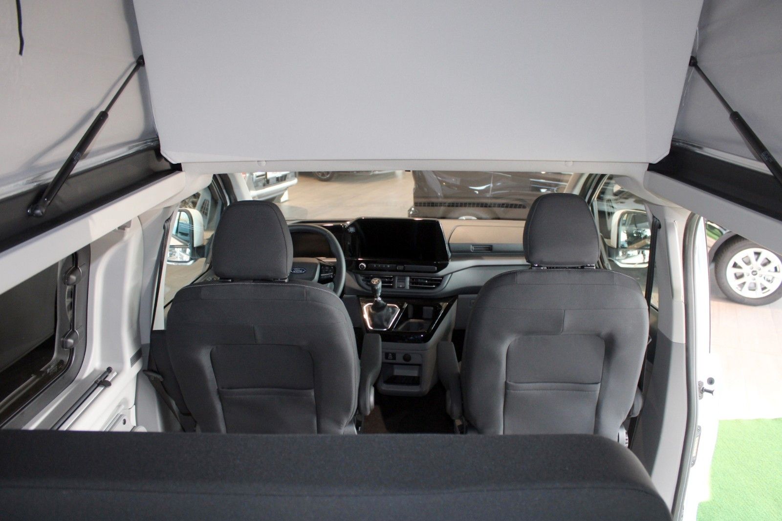 Fahrzeugabbildung Ford NUGGET L1 Titanium MARKISE + Aufstelldach SOFORT
