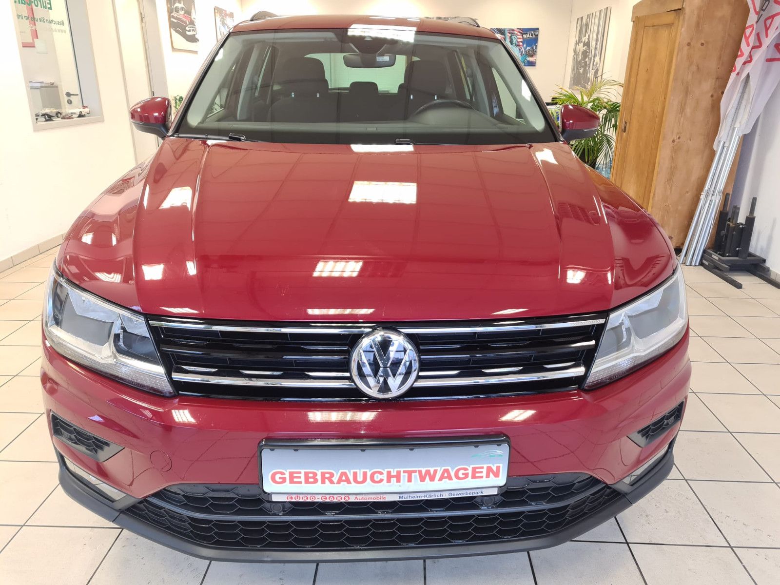 Fahrzeugabbildung Volkswagen Tiguan Comfortline / 1. Hand / AHK / GARANTIE