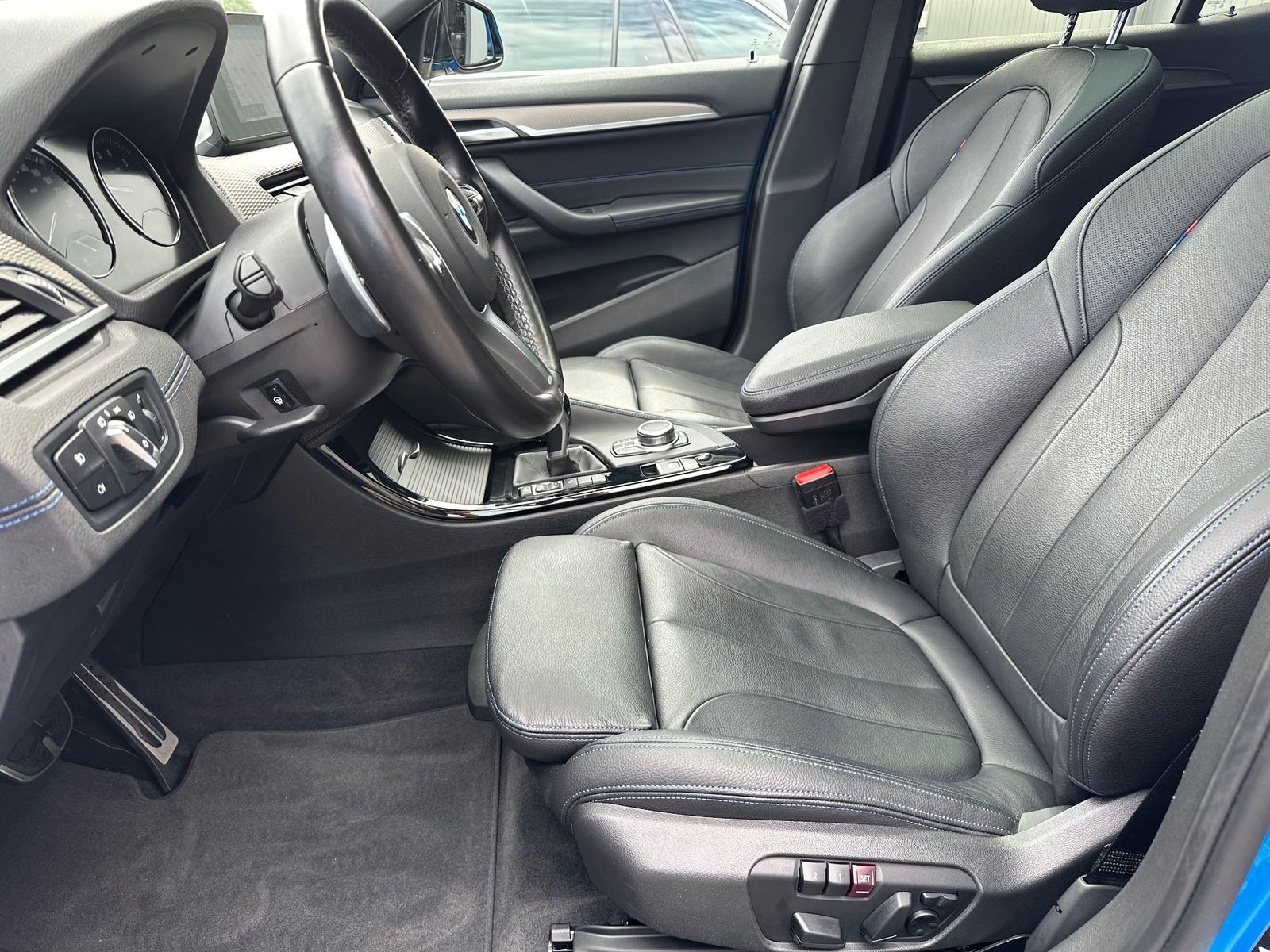 Fahrzeugabbildung BMW X2 M35i NAV+LED+PANO+HUD+KAM+SHZ+PDC+DAB+KLIMA