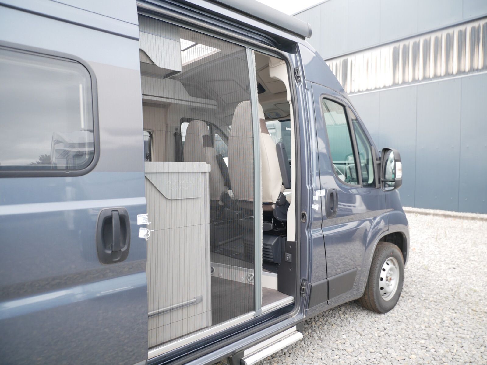 Fahrzeugabbildung Karmann Davis Lifestyle DA 590 LS 140 PS Markise