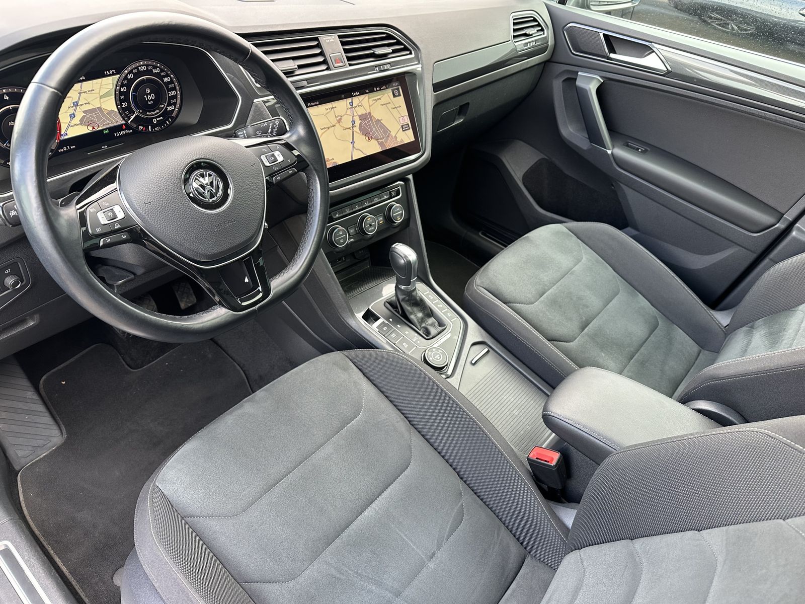 Fahrzeugabbildung Volkswagen Tiguan 2.0 TSI 4M R-Line NAV+LED+AHK+KAM+PANO+AC
