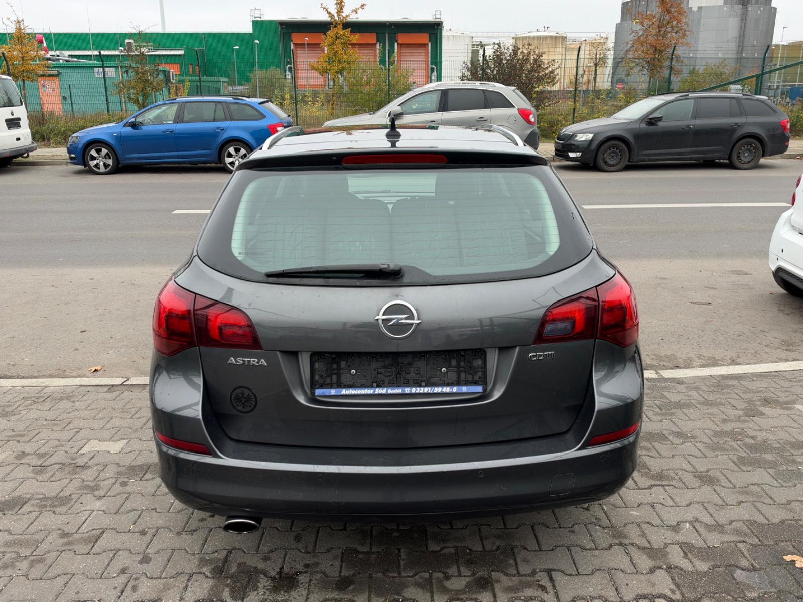 Opel Astra 2011 — двигун 1.956 cm³, 160 HP (118kW)