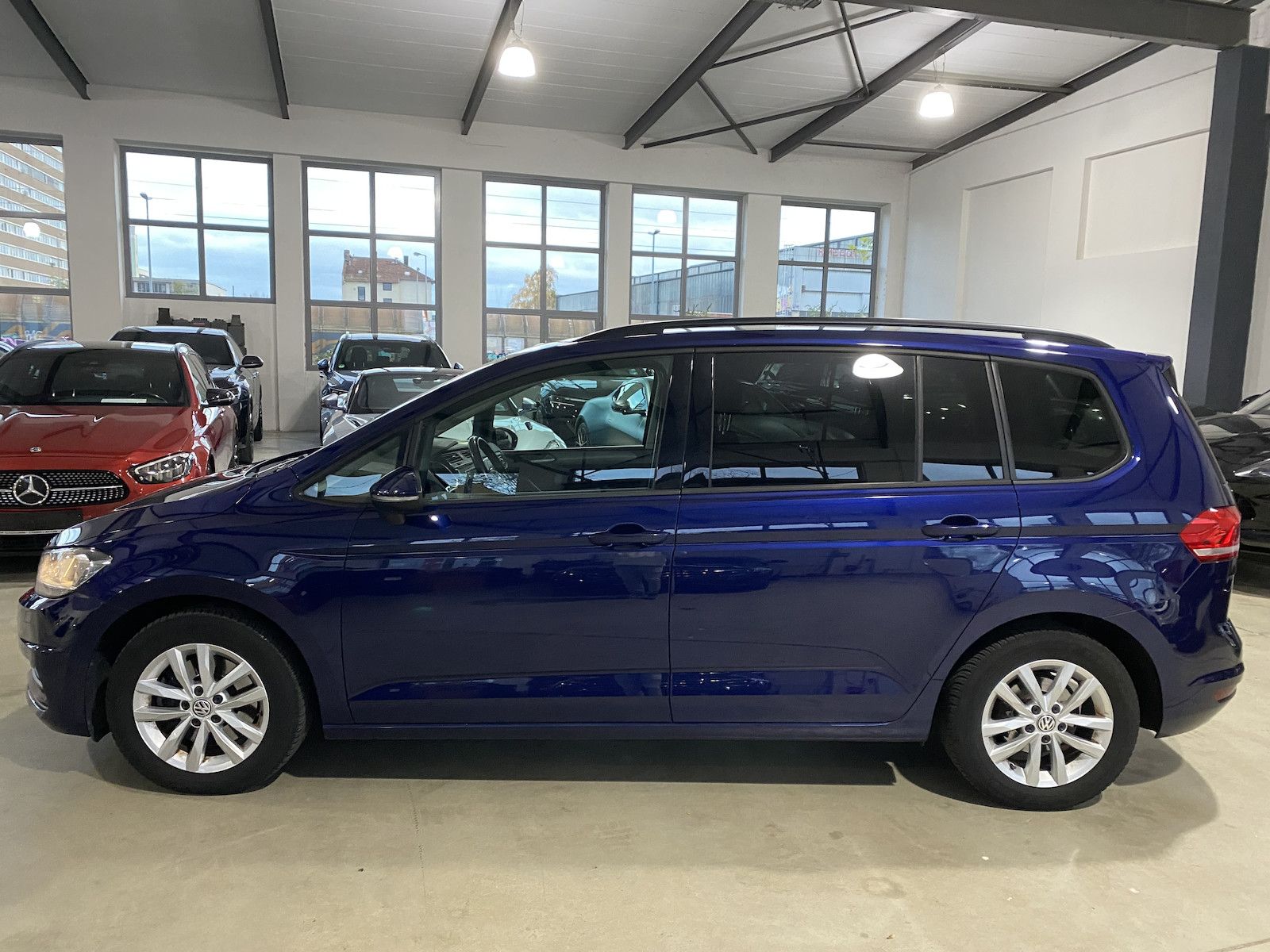Fahrzeugabbildung Volkswagen Touran 1.6 Tdi Comfortline/7-Sitzer/AHK/SH/