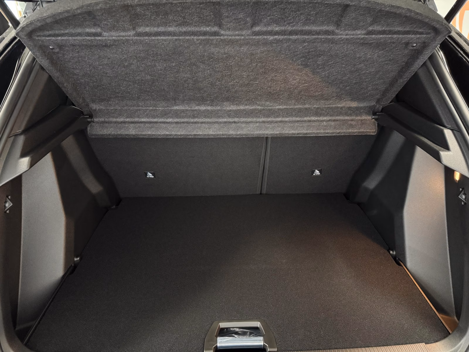 Peugeot 2008 Hybrid 145 GT Exclusive AHK 360Grad Kam.