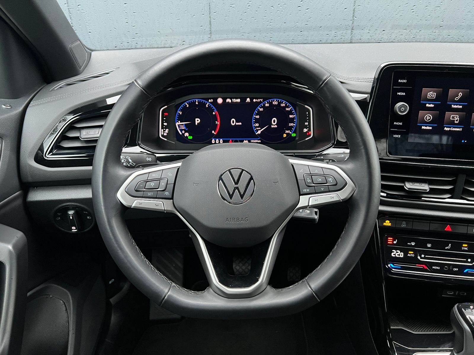 Fahrzeugabbildung Volkswagen T-Roc Style 1.5 TSI DSG *AHK, LED, BlackStyle, 1