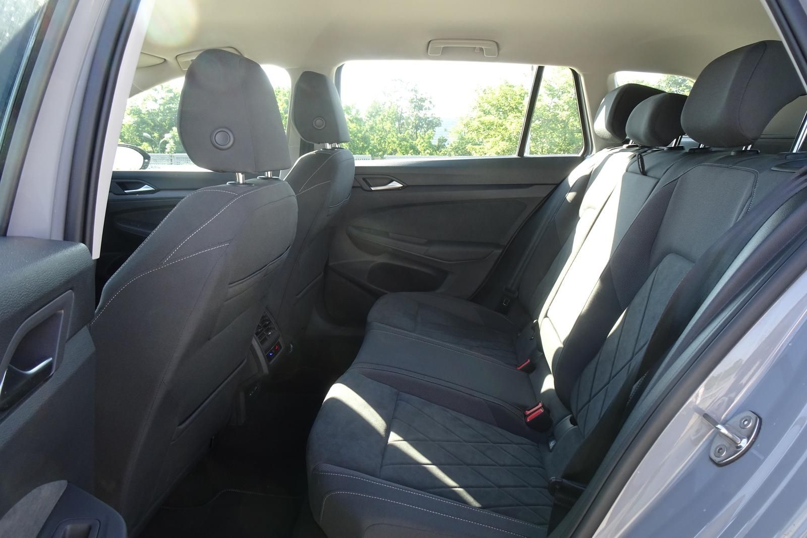 Fahrzeugabbildung Volkswagen Golf Var. STYLE 1.5l eTSI 96kW DSG LED Navi