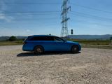 Mercedes-Benz E 220d T AMG Line  - Mercedes-Benz E 220: Rot