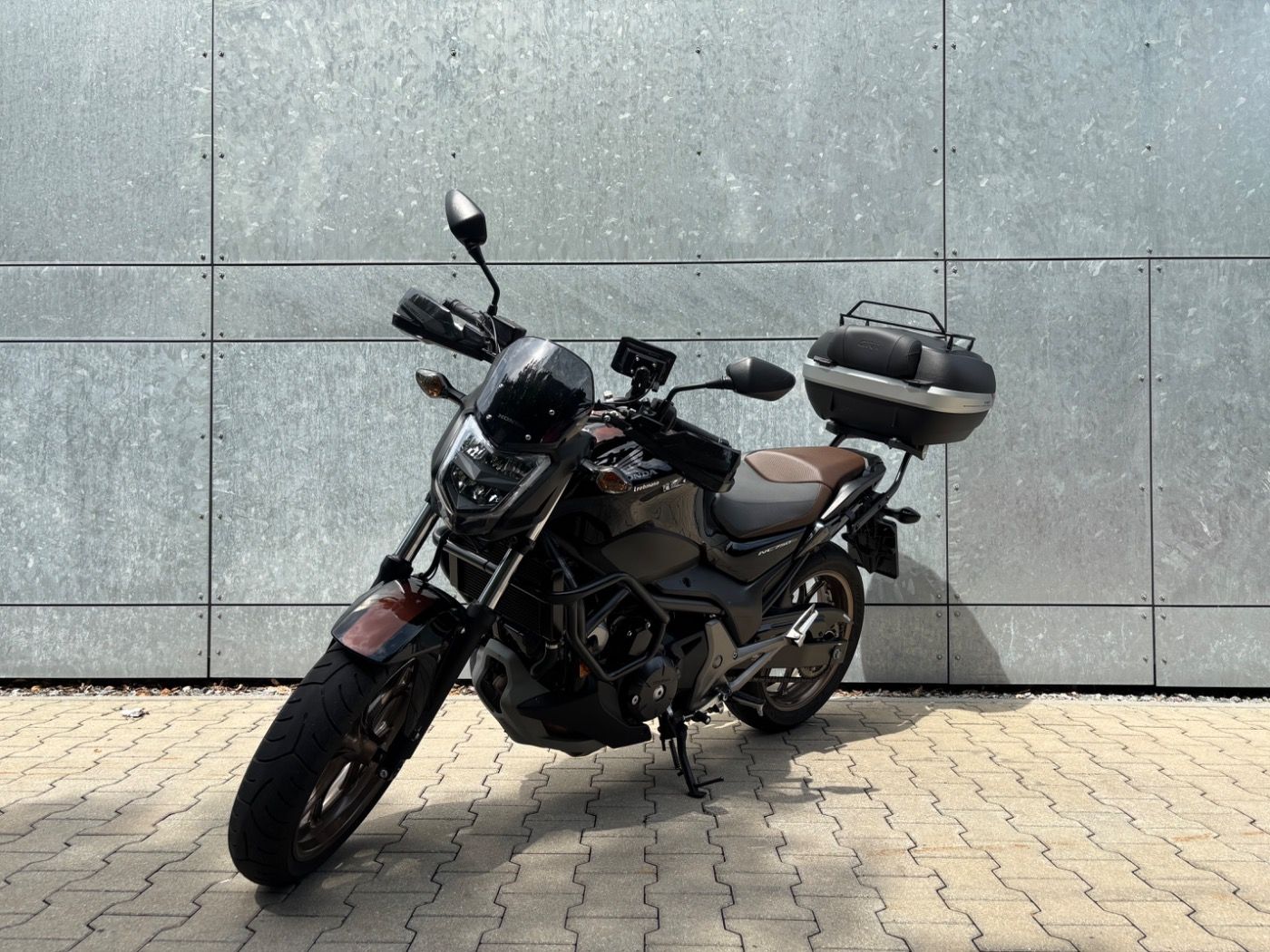 Fahrzeugabbildung Honda NC 750 S ABS mit Tieferlegung Leo Vince Auspuff