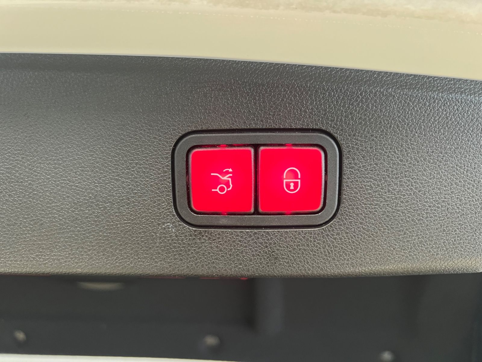 Fahrzeugabbildung Mercedes-Benz E 63 AMG E Lim. *DIAMANTWEISS*MB-SCHECKHEFT*
