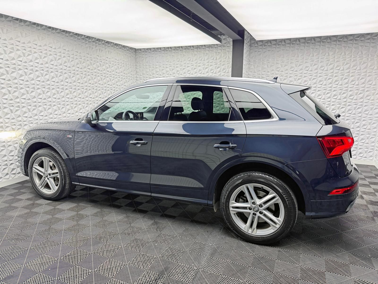 Fahrzeugabbildung Audi Q5 40 TDI S-LINE/QUA/ACC/AHK/MATRIX/KEYLES/RCAM