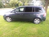 Opel Zafira 1.6  Edition,KLIMA! AHK!7SITZER! Facelift - gebrauchte Opel Zafira aus dem Jahr 2010