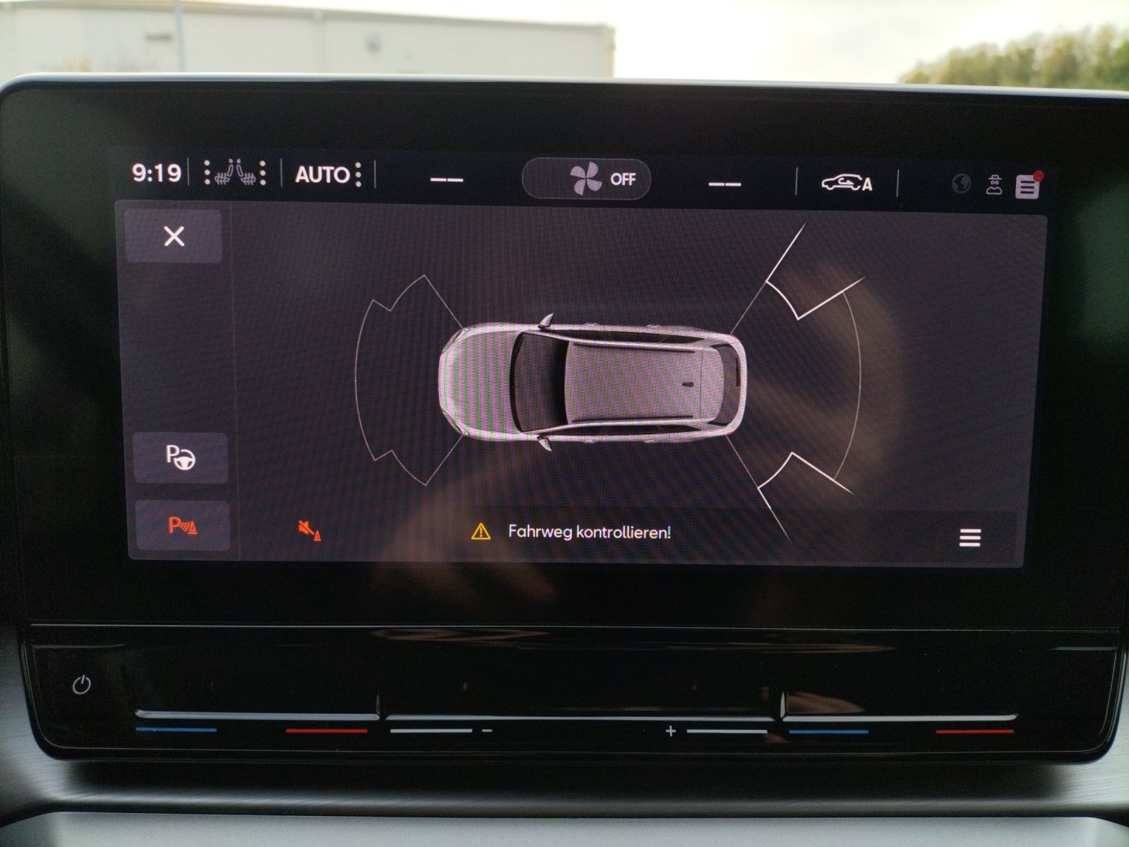 Fahrzeugabbildung SEAT Leon ST eTSI FR-Line DSG LED AHK Navi ACC Park-A