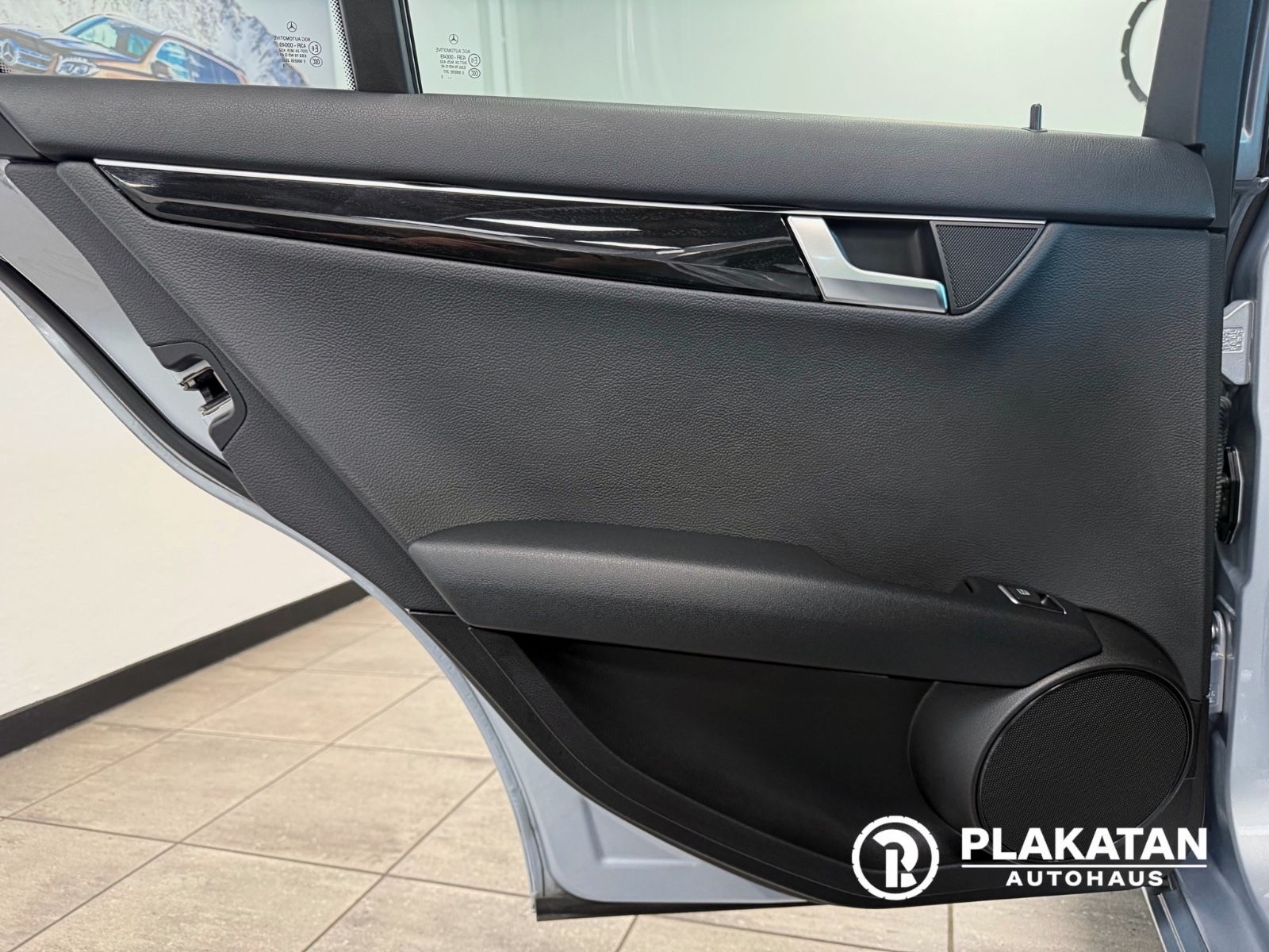 Fahrzeugabbildung Mercedes-Benz C 350 CDI Navi Tempomat Bi-Xenon MB-Service