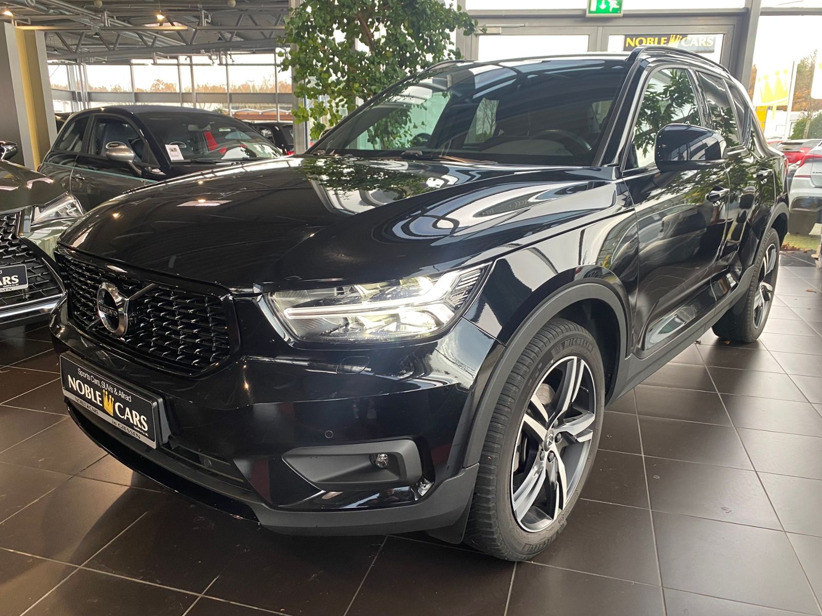 Fahrzeugabbildung Volvo XC40 R Design 2WD AHK LED NAV SHZ ALU