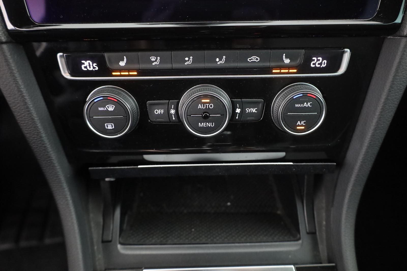 Volkswagen Golf VII 1.4 TSI R-Line LED ACC Kamera PDC Navi