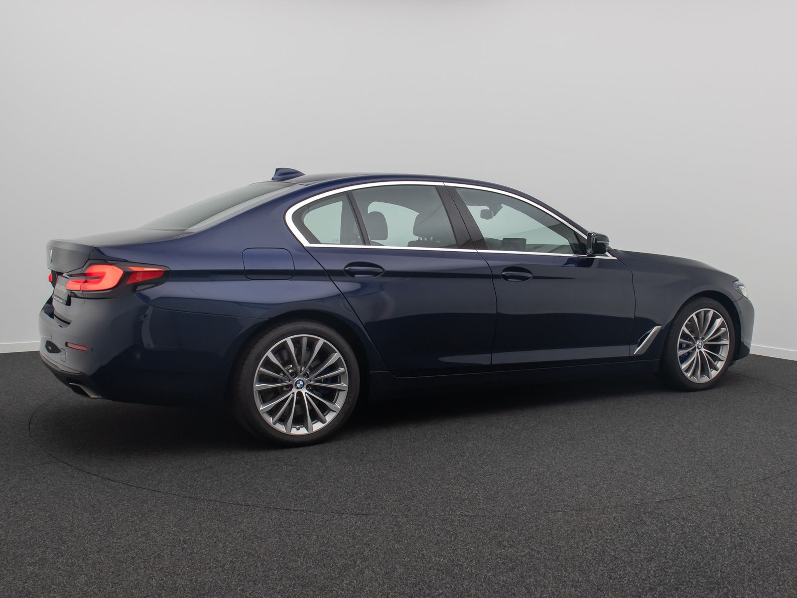 Fahrzeugabbildung BMW 540d xD DisplKey Laser DAB MSport HUD H/K 19Zoll