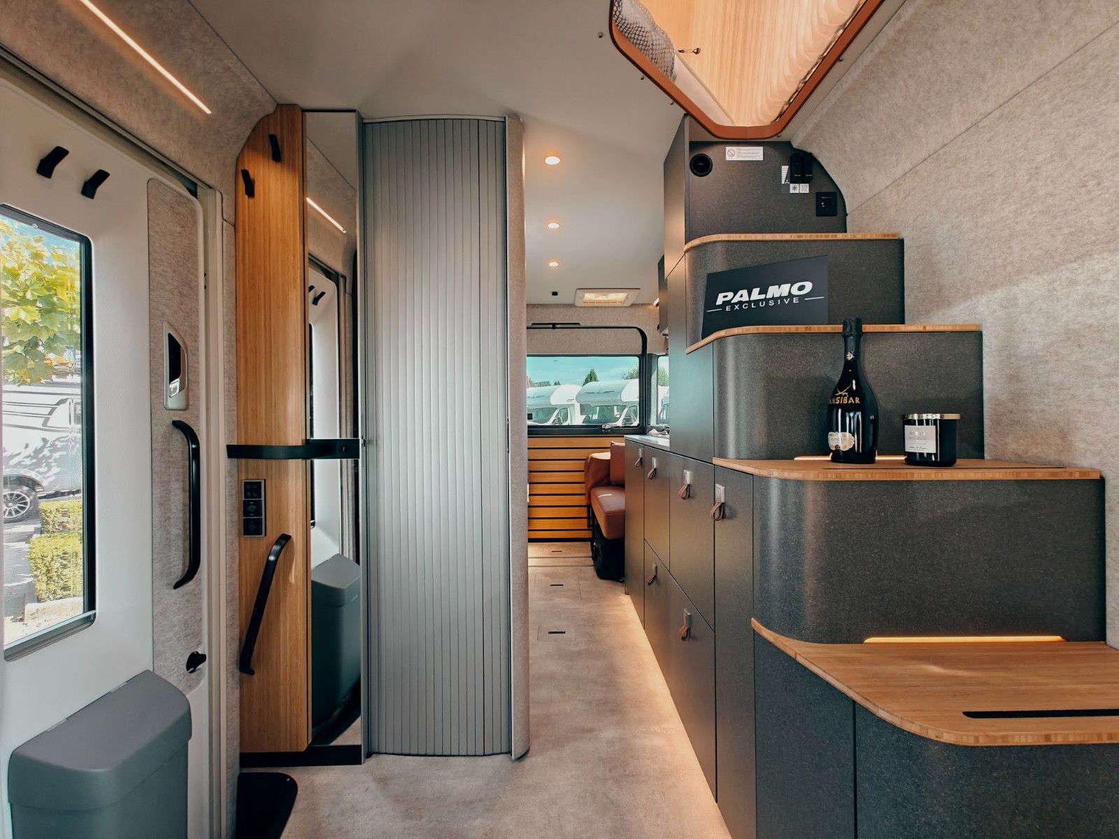 Fahrzeugabbildung HYMER / ERIBA / HYMERCAR VENTURE S 4x4 SANSIBAR® LTD. 1 OF 7 by palmo