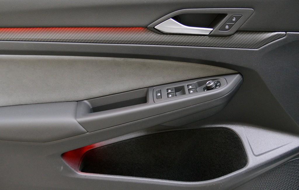 Volkswagen Golf VIII 1.5 TSI ACT R-Line PANO*IQ.LIGHT*VIRTU, миниатюра 6