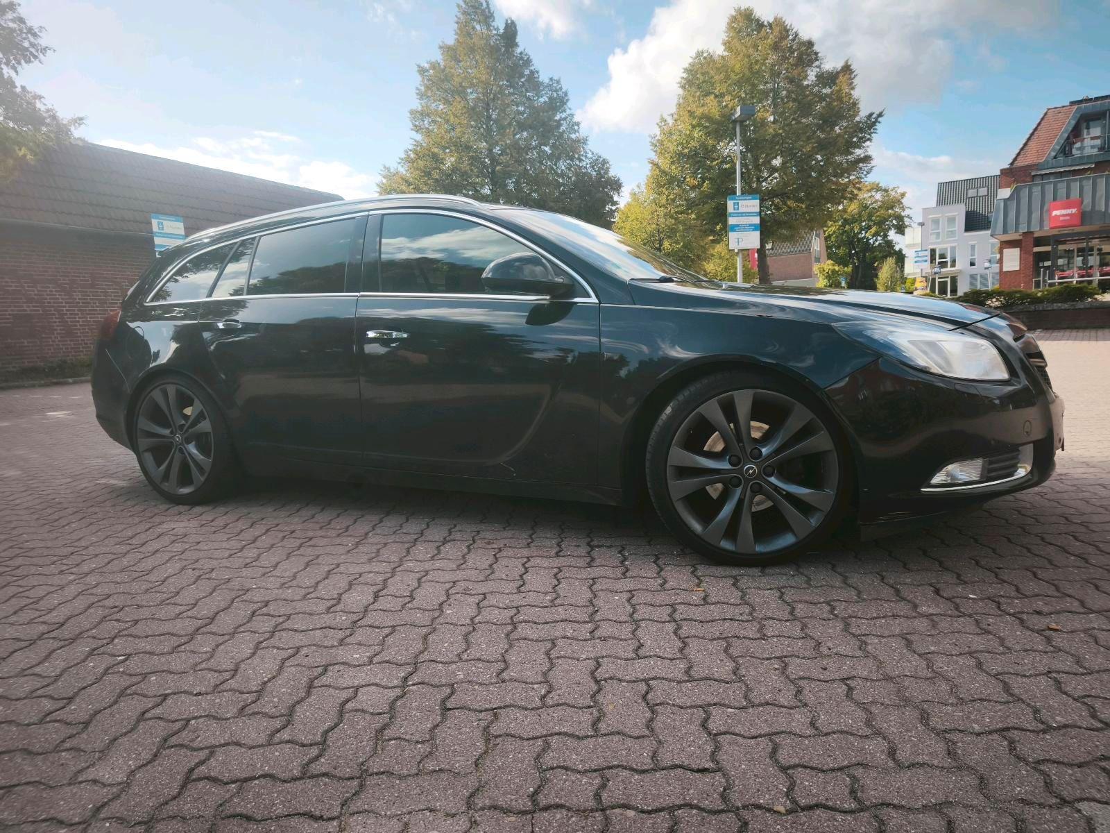 Opel Insignia 2011 — rear view