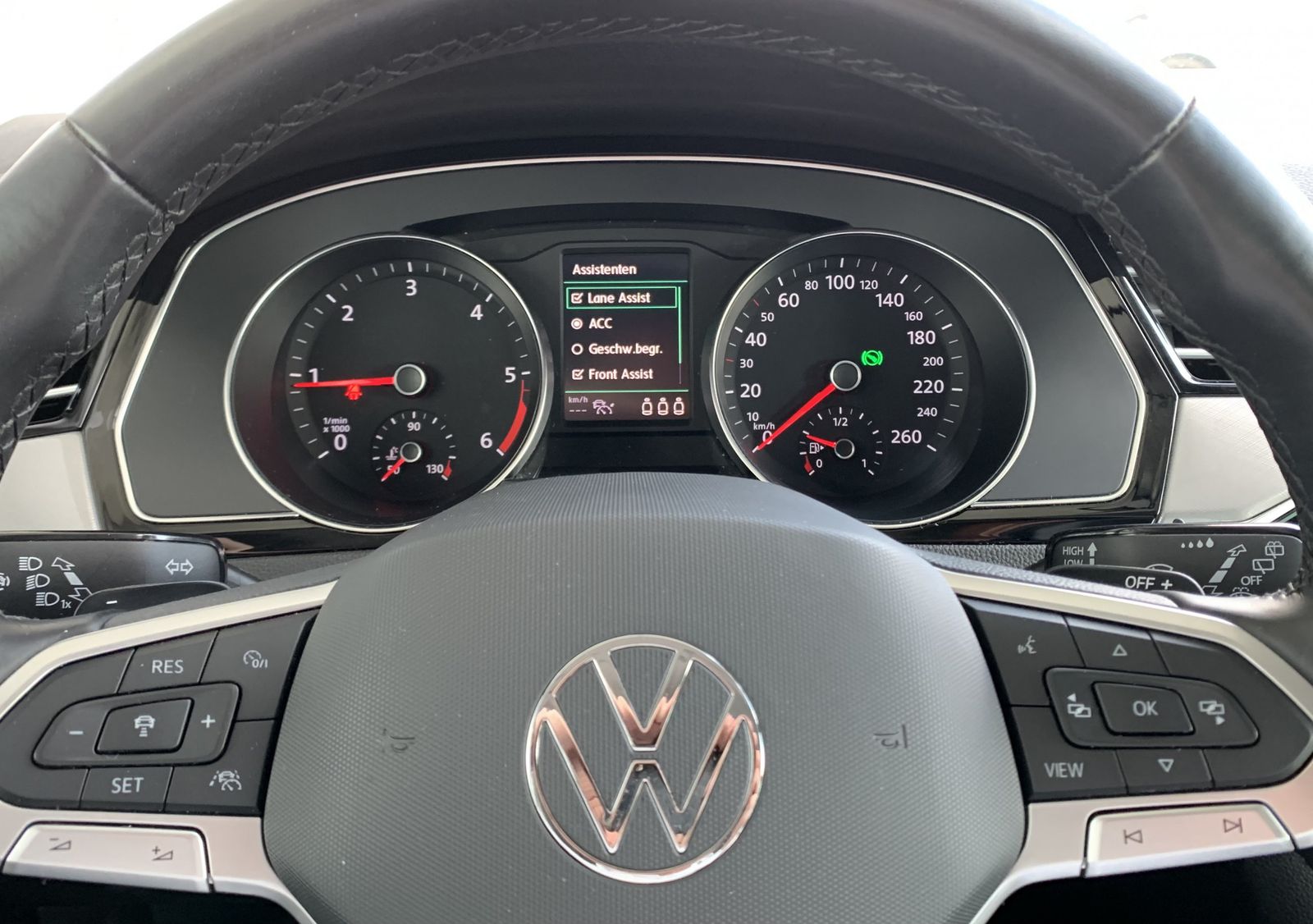 Fahrzeugabbildung Volkswagen Passat Variant 2.0 TDI*LED*Cam*ACC*Harman&Kardon