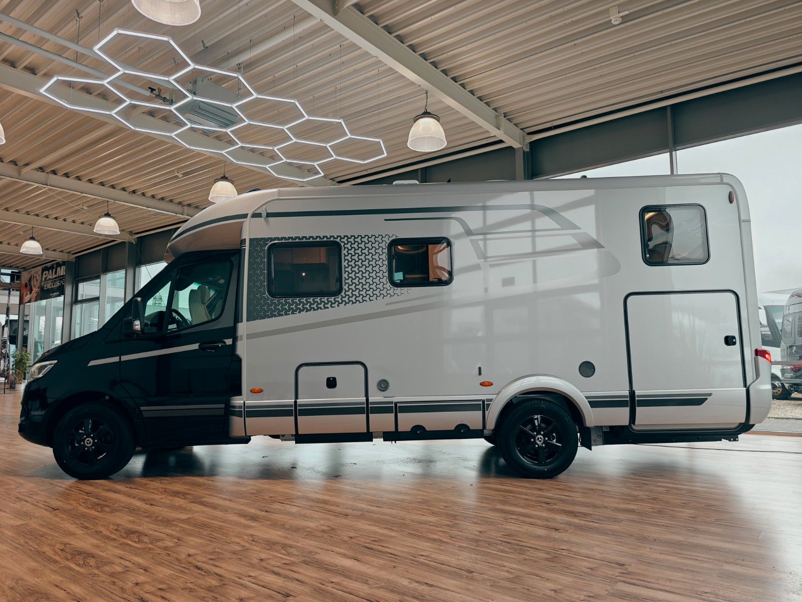 Fahrzeugabbildung HYMER / ERIBA / HYMERCAR B-KLASSE MC T 680 PREMIUM 2026 SOFORT LIEFERBAR