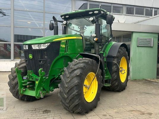 John Deere 7310R mit Reifendruckregelanlage