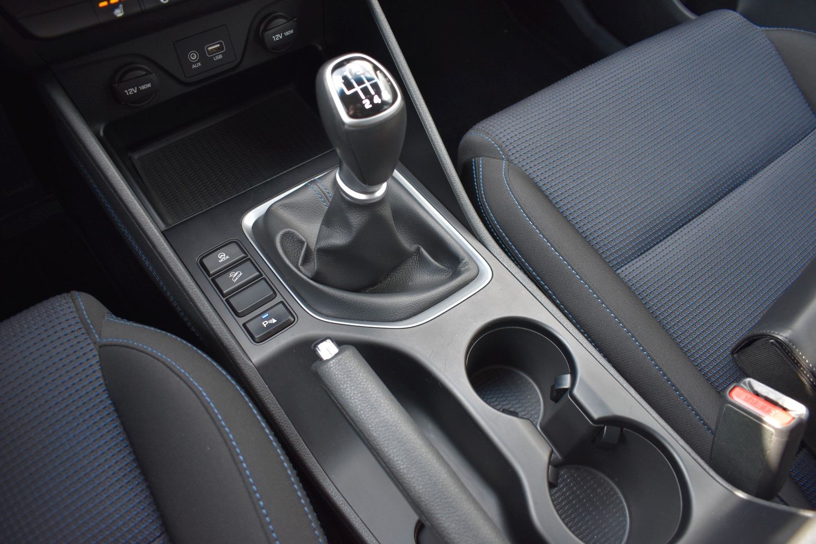 Fahrzeugabbildung Hyundai Tucson Style 2WD Panorama Dach Bluetooth Schaltr