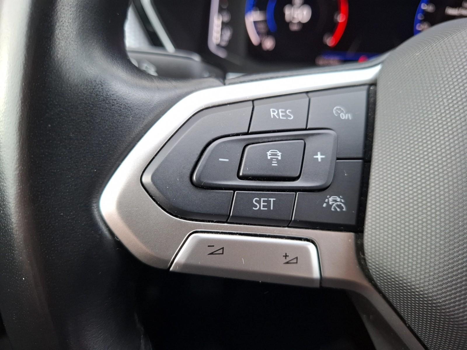 Volkswagen T-Cross TSI Active Navi AID ACC SHZ Park-Assist 