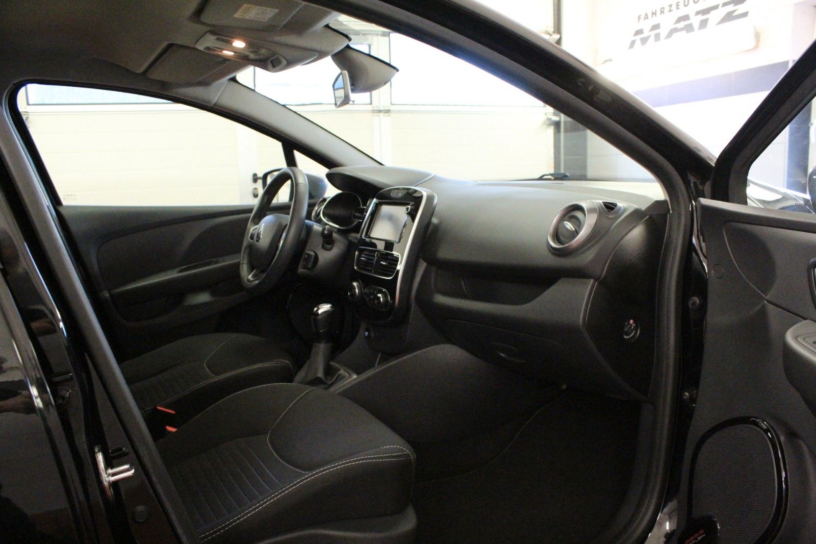 Fahrzeugabbildung Renault Clio TCe 90 GT Line *Navi*Klima*Winterräder *