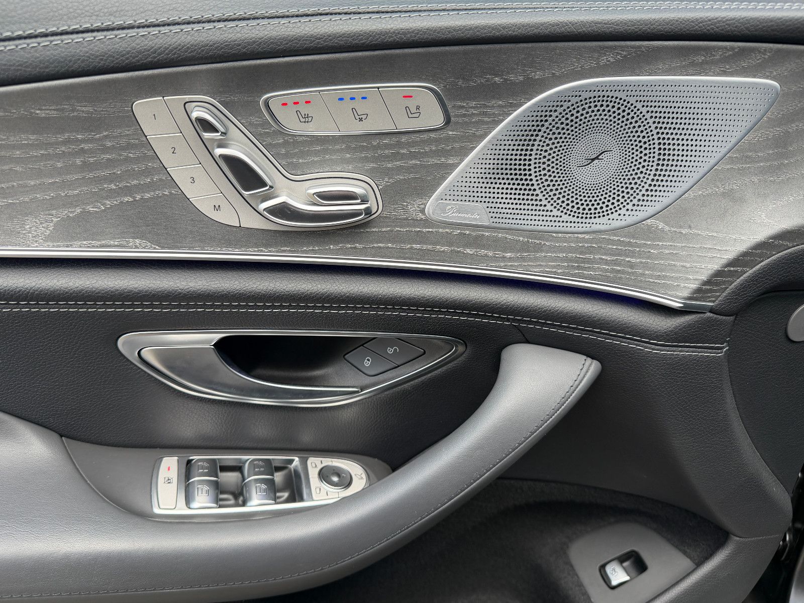 Fahrzeugabbildung Mercedes-Benz AMG GT 4 /43 4Matic+/AERO/V-8STYLING/360KAM/