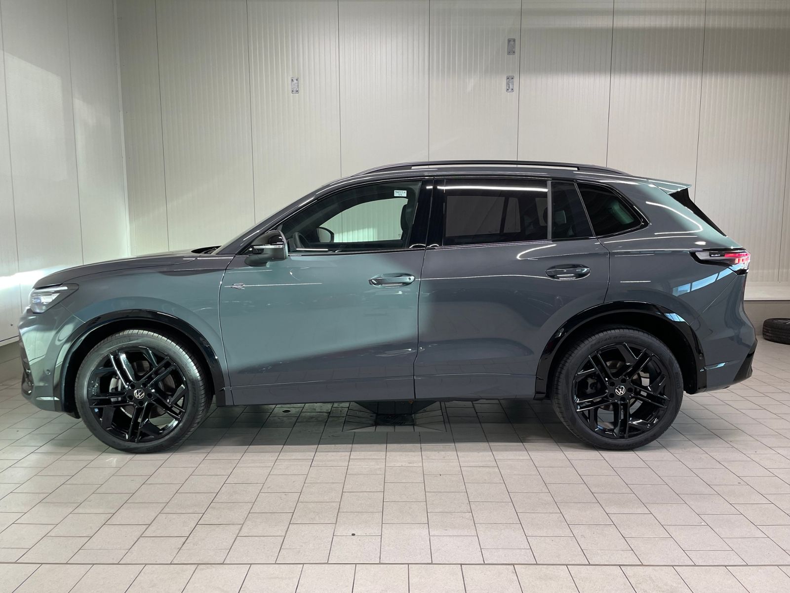 Tiguan R-Line 2.0 TDI DSG AHK PANO NAVI