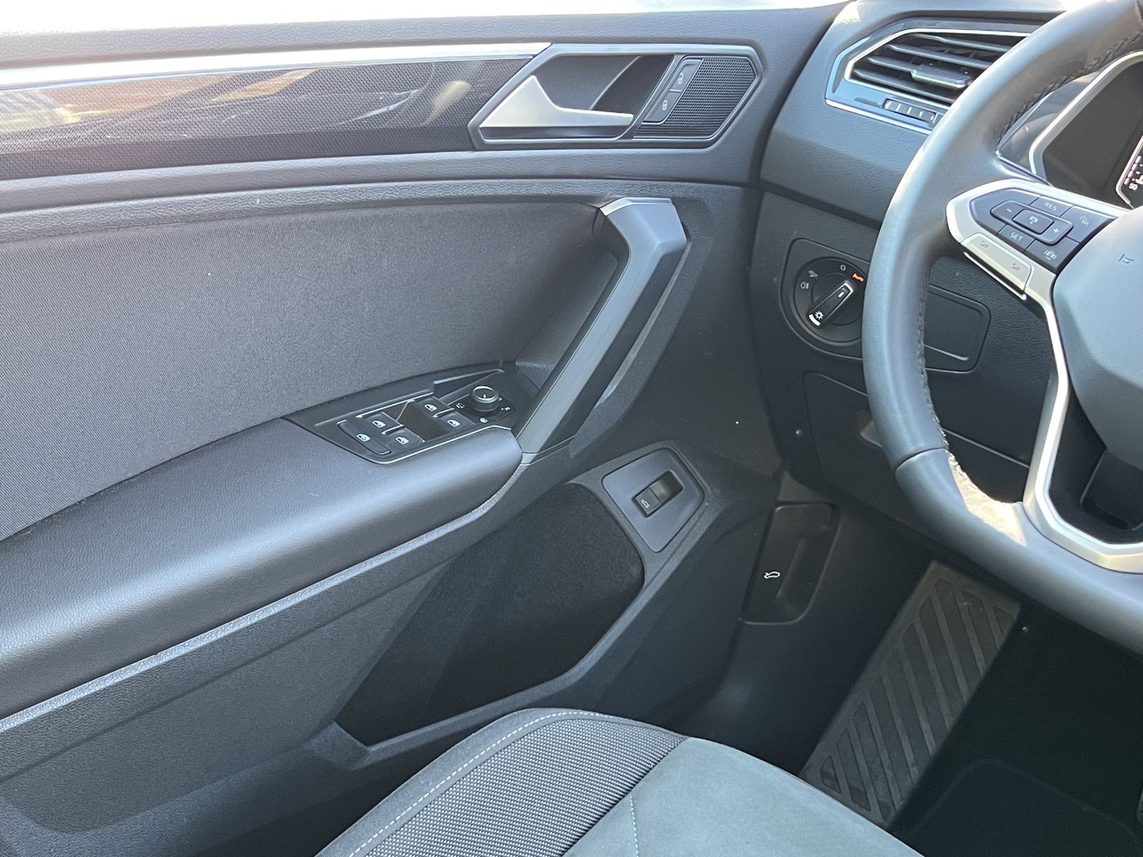 Fahrzeugabbildung Volkswagen Tiguan 1.5 TSI DSG*Elegance*SHZ*LHZ*IQ-Light**