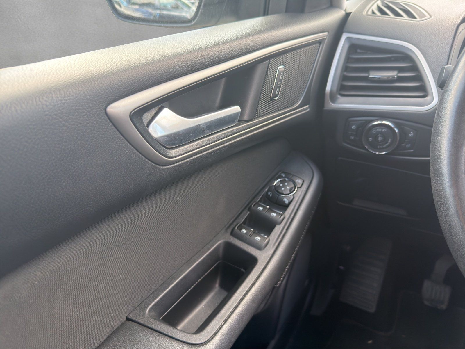 Fahrzeugabbildung Ford S-Max 1.5 Business KAMERA/TEMPOMAT/NAVI/SHZ/