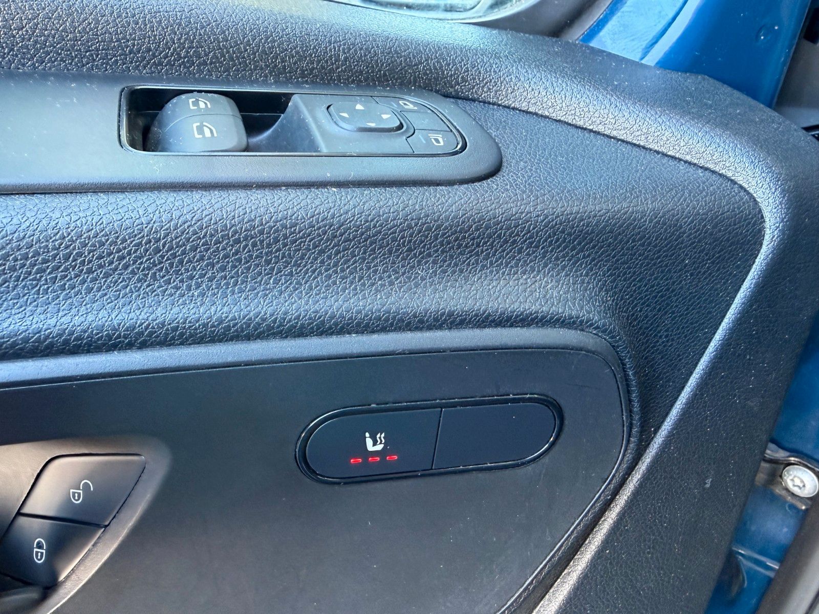 Fahrzeugabbildung Mercedes-Benz Sprinter 215 CDI DoKa Klima AHK