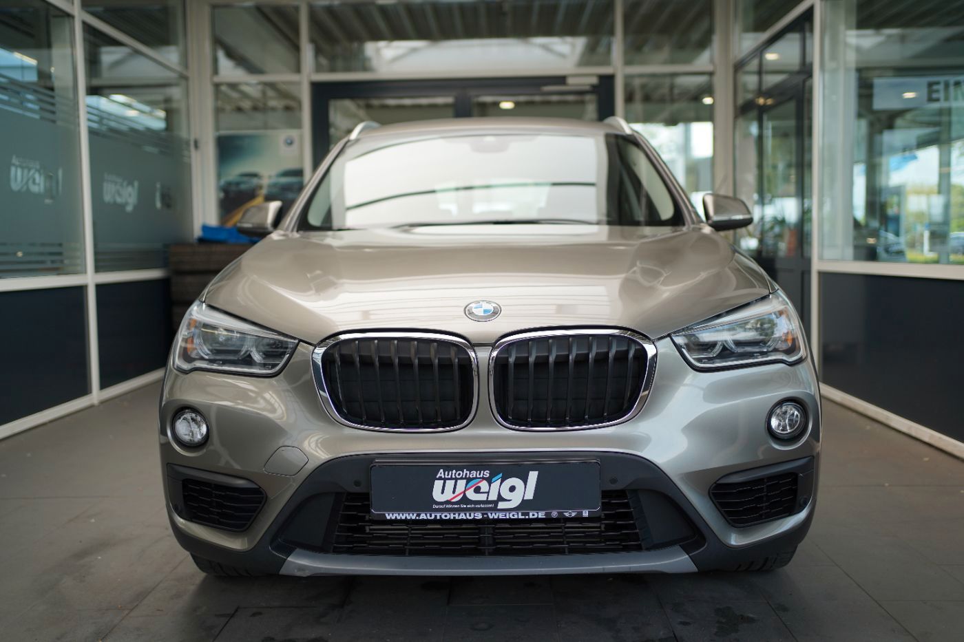 Fahrzeugabbildung BMW X1 18i Advantage +Sportsitze+LED+Parkassistent+