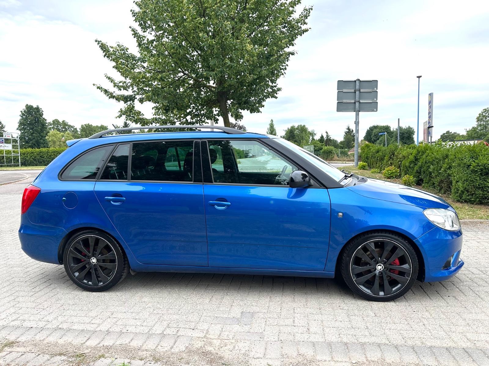 Skoda Fabia Combi RS 1.4 TSI 180 ch • DSG • Sièges sport chauffants • Régulateur • Jantes 17"