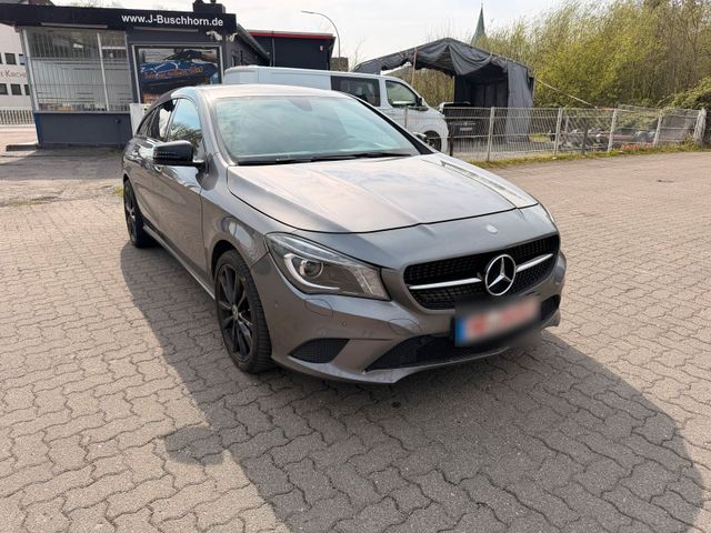 MERCEDES-BENZ CLA 180 Shooting Brake