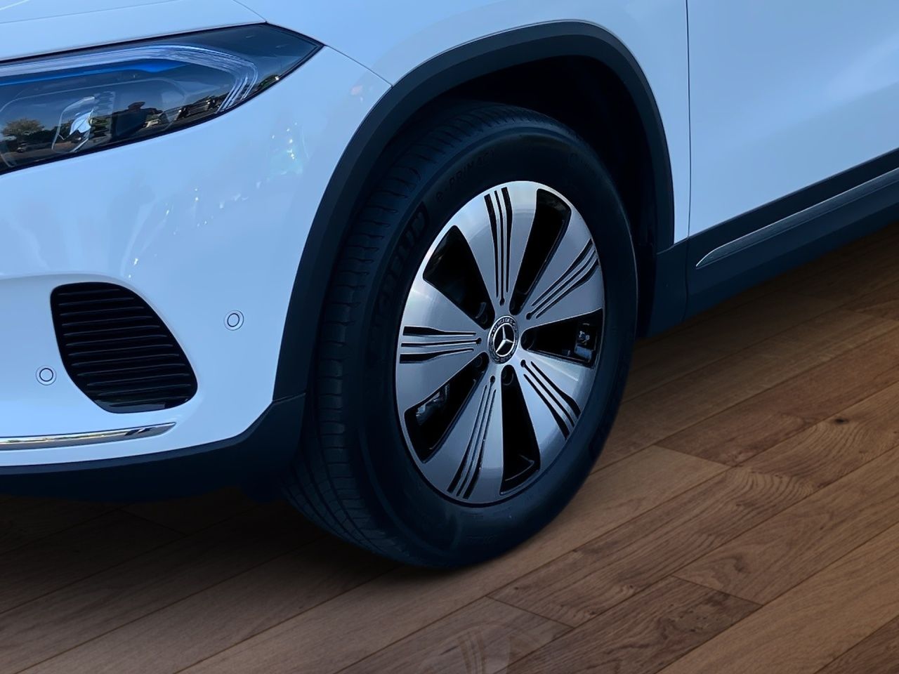 Fahrzeugabbildung Mercedes-Benz EQA 250 BONUS+AHK+KAMERA+LENKRADHEIZ+AMBIENTE+