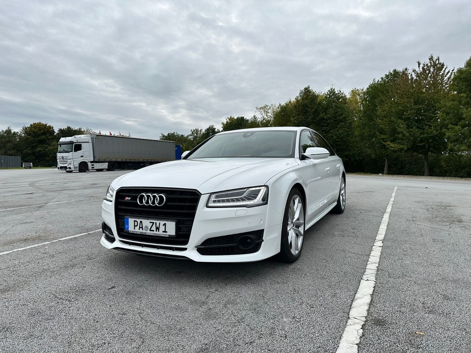 AUDI S8 PLUS*MATRIX*ACC*BOSE*CARBON*KERAMIK*21ZOLL*