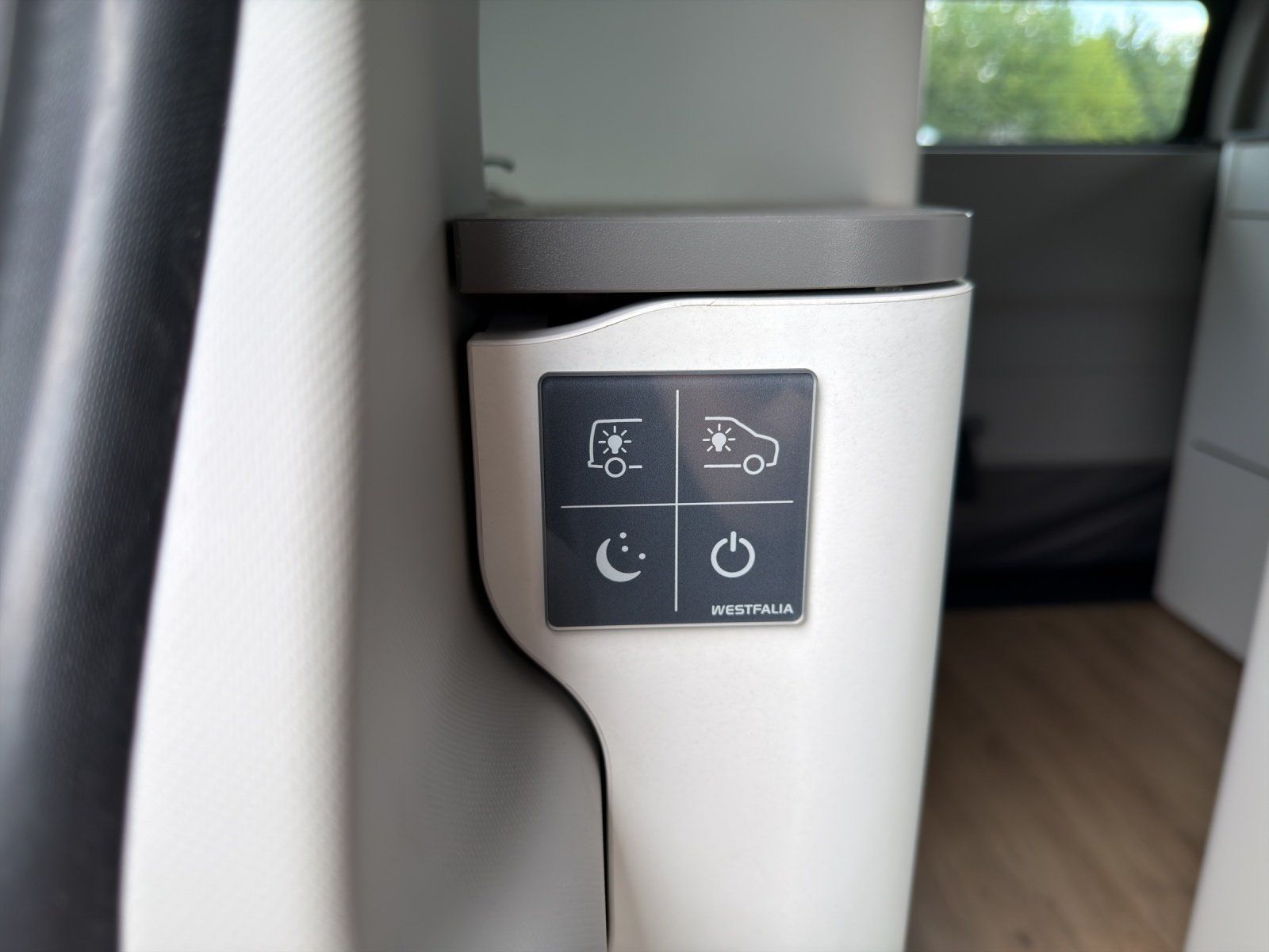Fahrzeugabbildung Ford Nugget Titanium 320 L2 Markise Großer Schrank