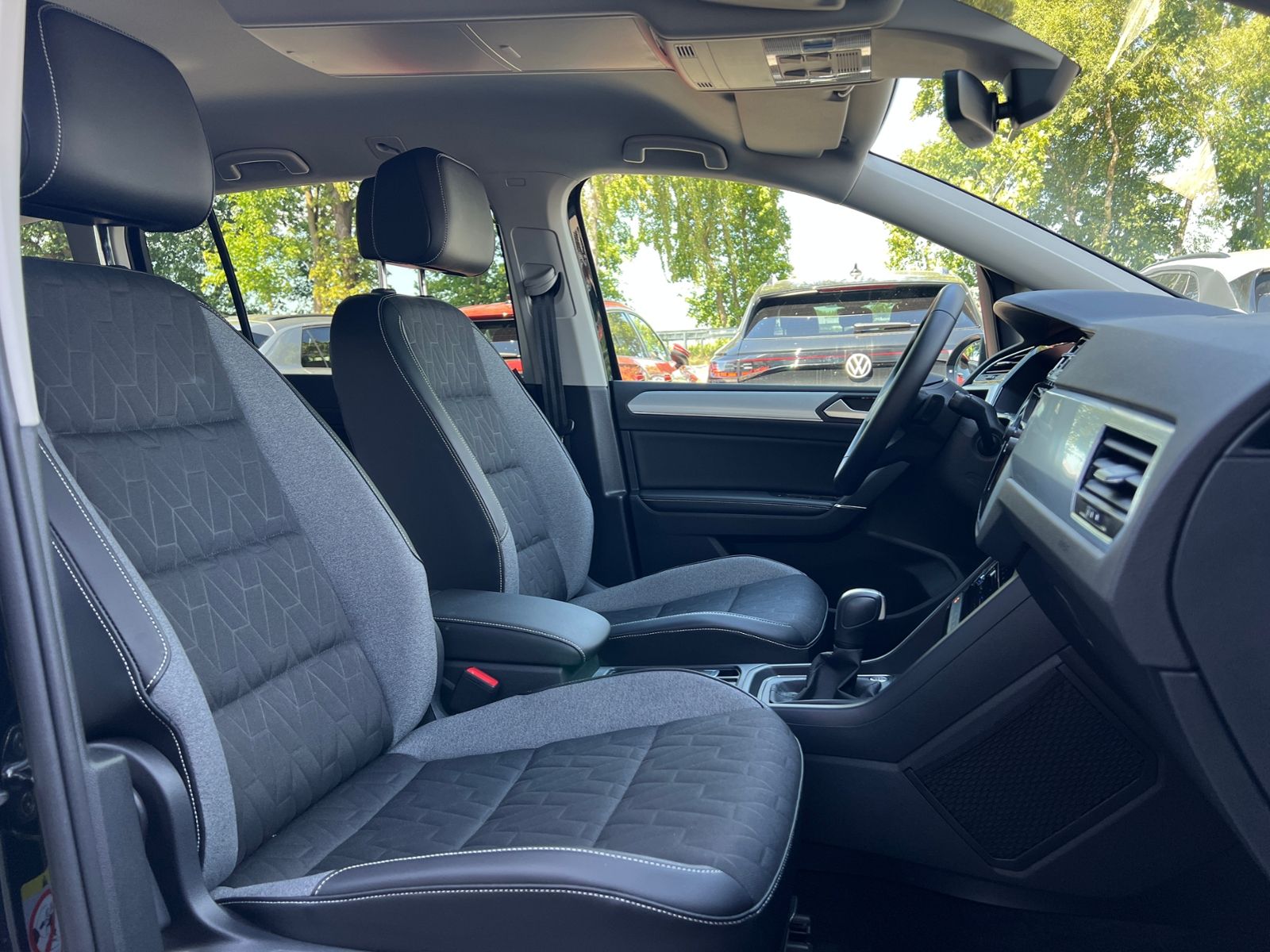 Fahrzeugabbildung Volkswagen Touran Comfortline 2.0 TDI DSG *R-Line Ext.,AHK,