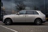 Rolls-Royce Cullinan Bespoke Audio Starlight Twin Coachline - Rolls-Royce Cullinan