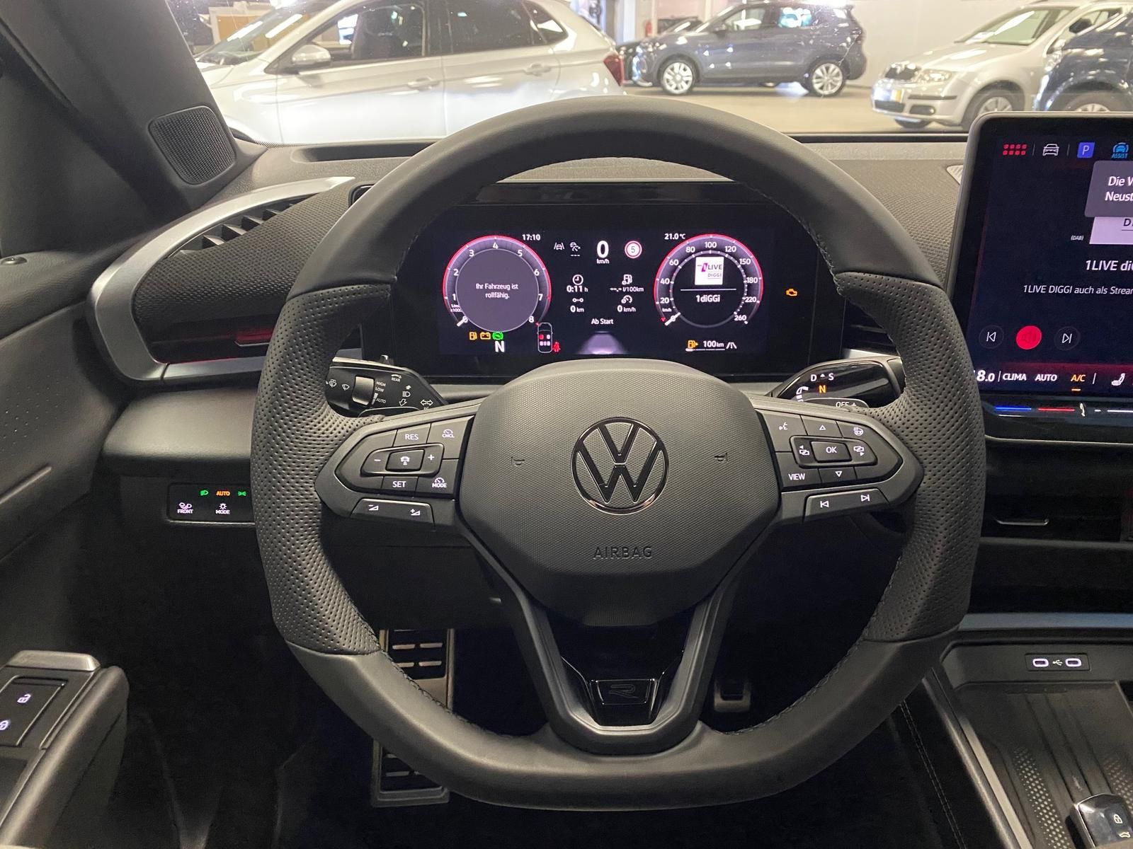 Fahrzeugabbildung Volkswagen T-Roc 1.5 eTSI R-Line NEUES MODELL AHK+ACC+KAMER