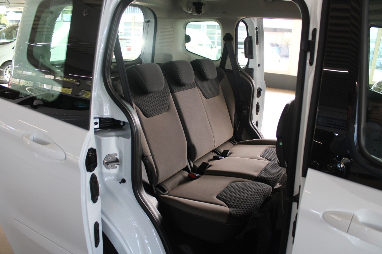 Fahrzeugabbildung Ford Tourneo Courier 1.5 TDCi Trend AHK KLIMA WinterP